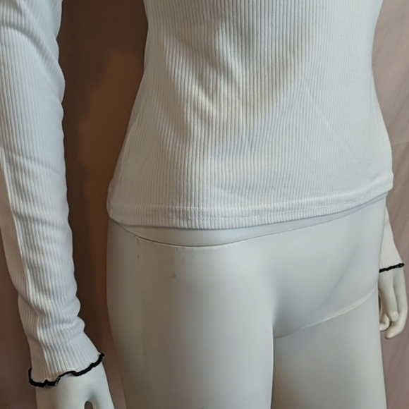 Nasty Gal White and Black Contrast Seams Turtleneck Lettuce Hem Tee size 6 - Picture 3 of 6